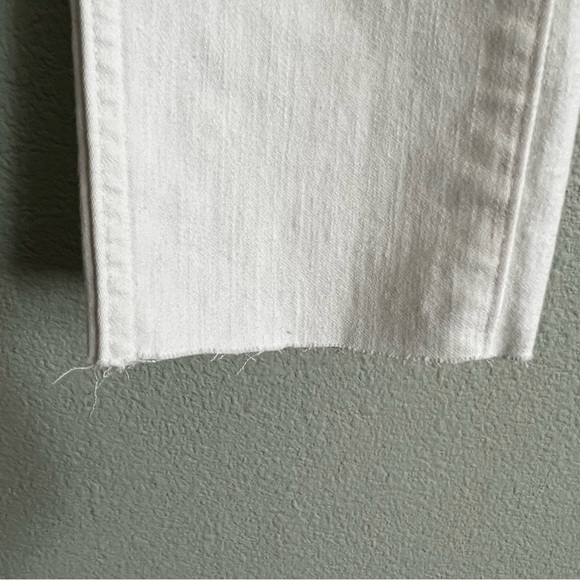 Madewell 10" High-Rise Skinny Crop Jeans in Pure White: Button-Front Edition - Picture 7 of 7
